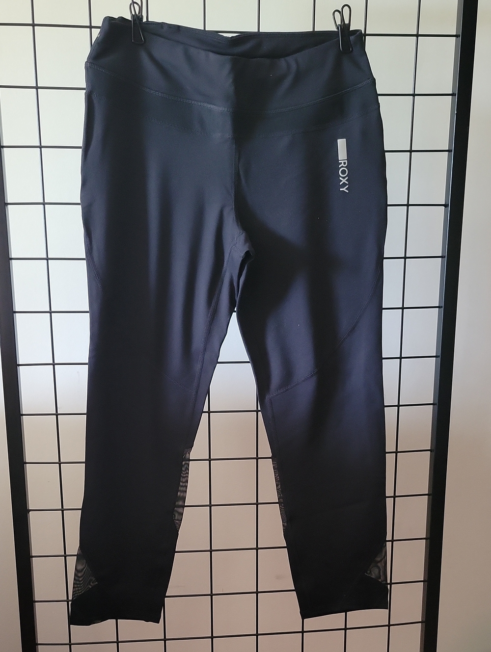 Roxy Black Athletic Capri Leggings with Subtle Logo